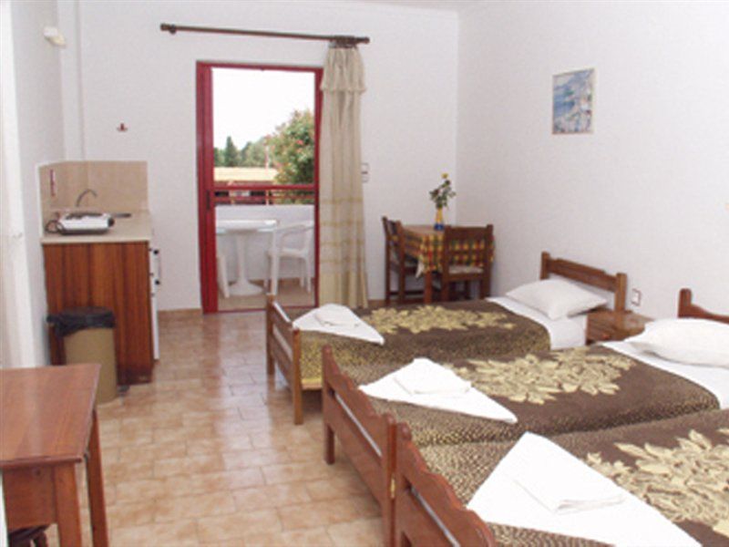 Sandys Studios Apartments And Log Villas Psalidi  Extérieur photo
