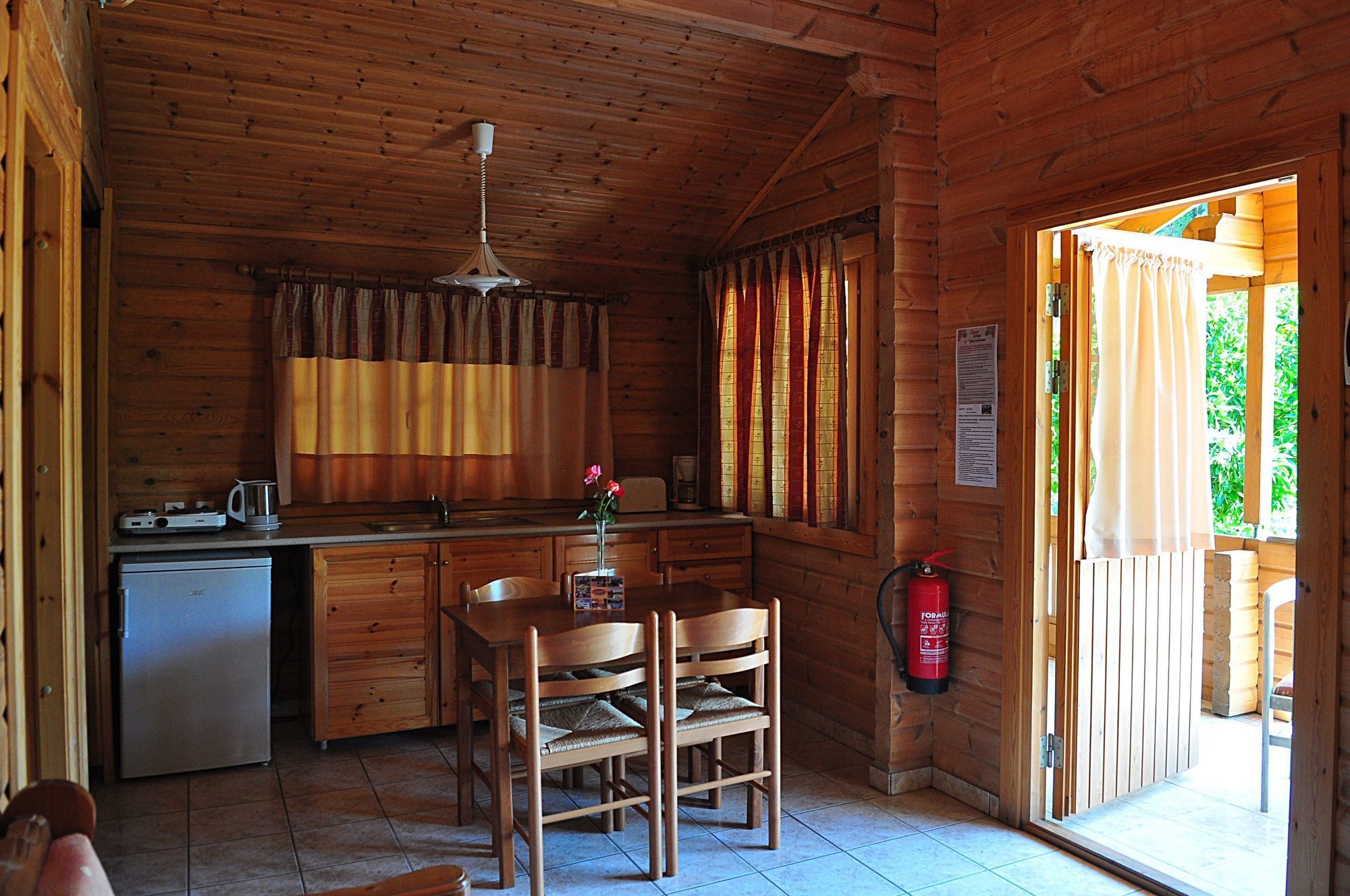 Sandys Studios Apartments And Log Villas Psalidi  Extérieur photo