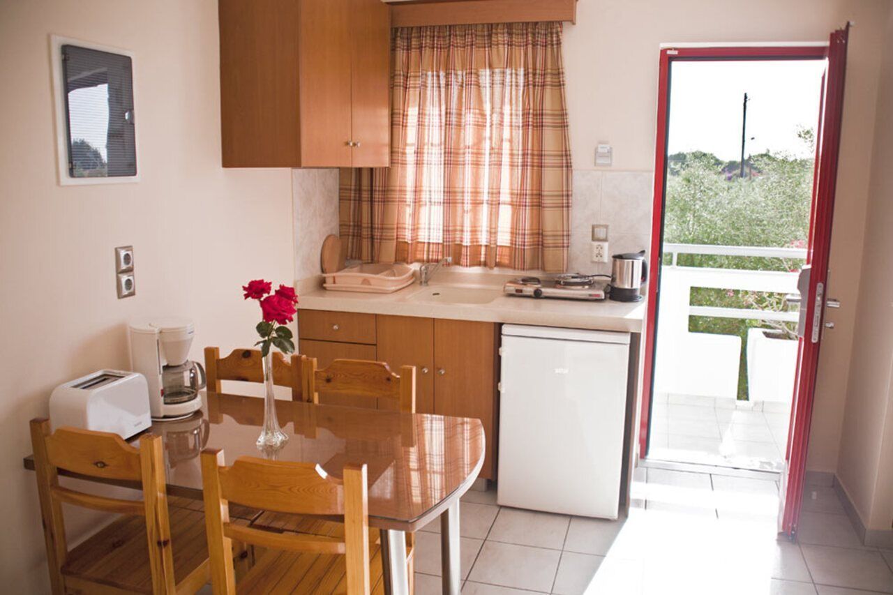 Sandys Studios Apartments And Log Villas Psalidi  Extérieur photo